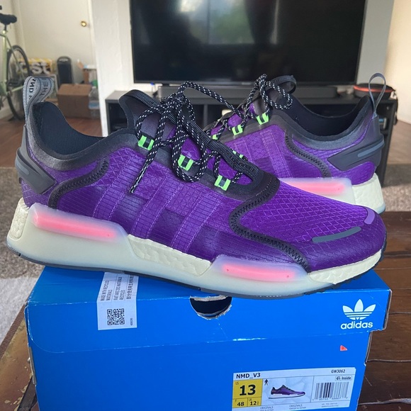 NMD_R1 V3 SHOES Purole - Picture 1 of 9